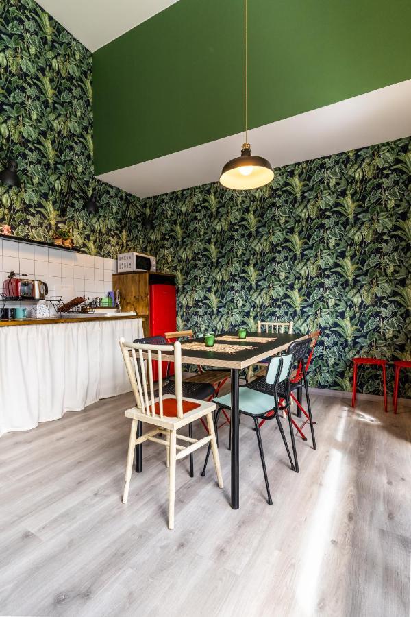 Four Rooms Hostel ลูโก ภายนอก รูปภาพ