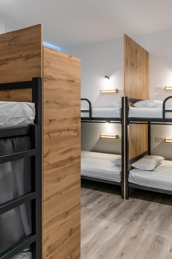 Four Rooms Hostel ลูโก ภายนอก รูปภาพ