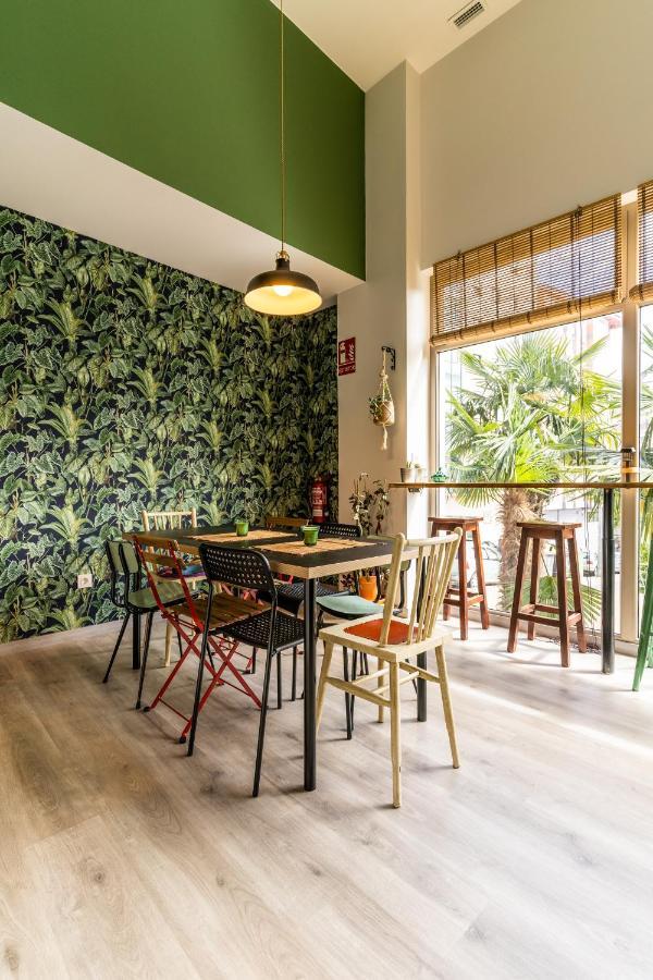 Four Rooms Hostel ลูโก ภายนอก รูปภาพ