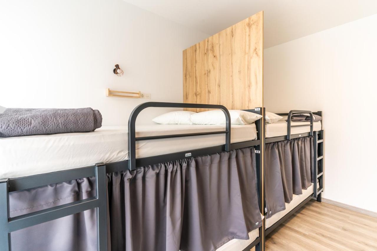 Four Rooms Hostel ลูโก ภายนอก รูปภาพ